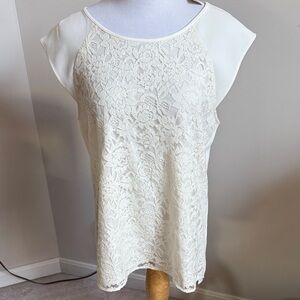 Ann Taylor Factory Cream Lace Blouse. Size medium. NWT